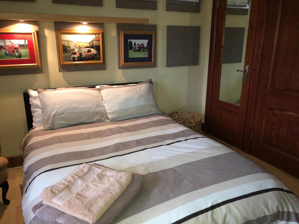 Tranquil Accommodation In A Great Location. Ланарк Екстер'єр фото